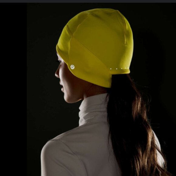 Brand New Lululemon MATCHING SET Beanie AND Gloves in Sonic Yellow - Picture 2 of 8
